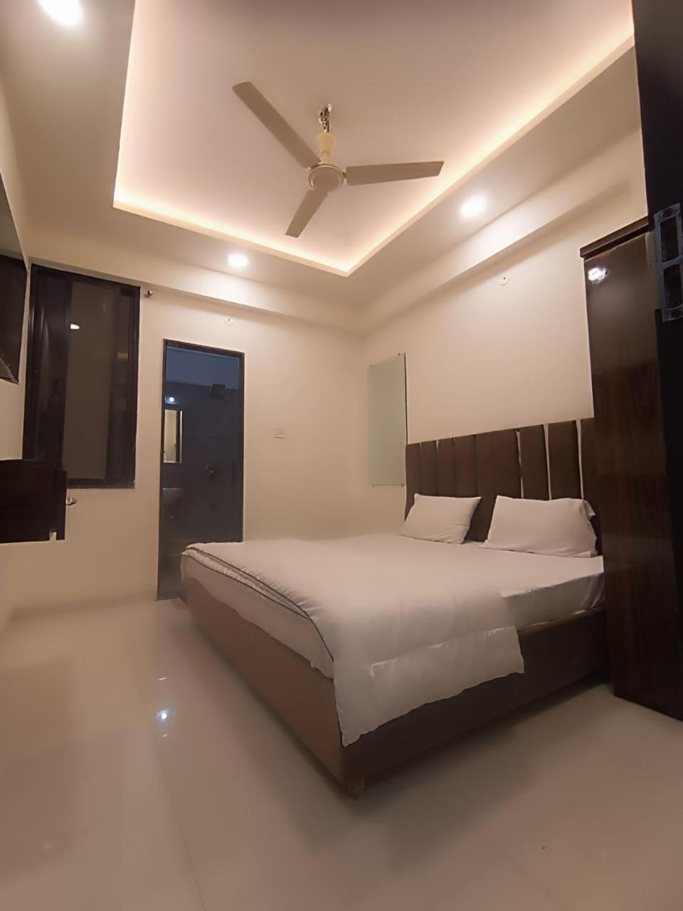 Hotel Kiwi Inn Vijaynagar Scheme 78 Indore Exterior foto